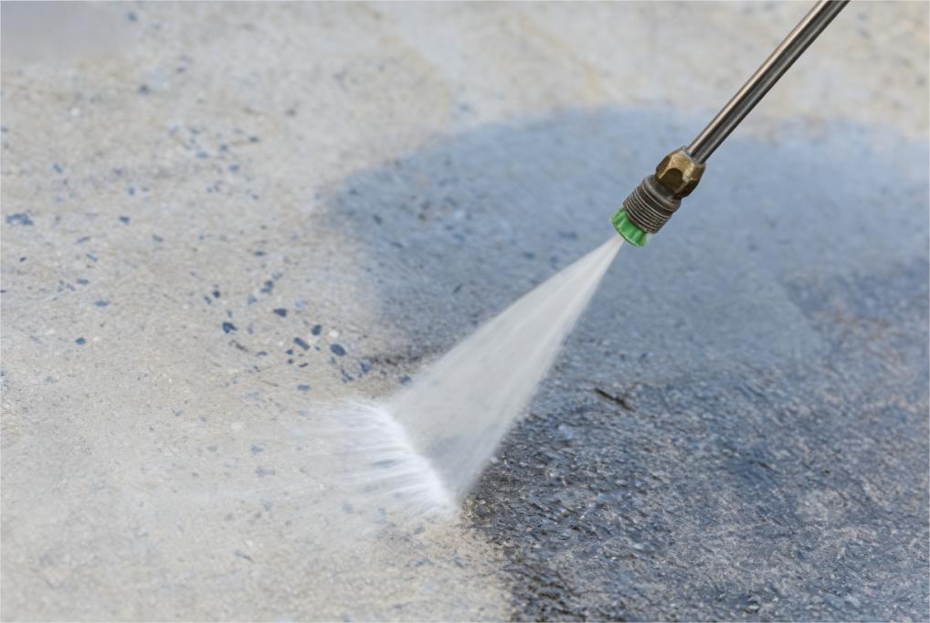 Pressure Washer to Clean Concrete